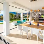 Beautiful Modern Villa With Amazing Views